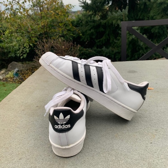 Adidas superstars - Picture 1 of 3